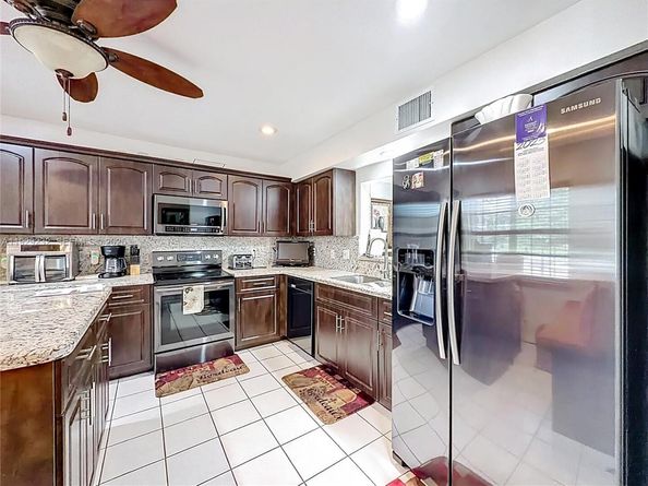 9521 NW 42nd St, Sunrise FL 33351