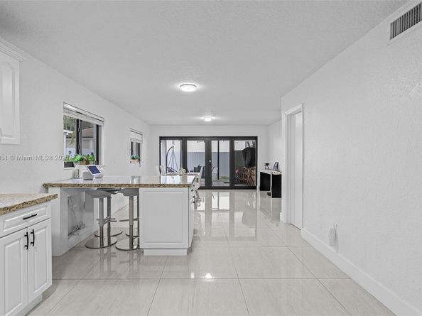 8705 NW 150th Ter, Miami Lakes FL 33018