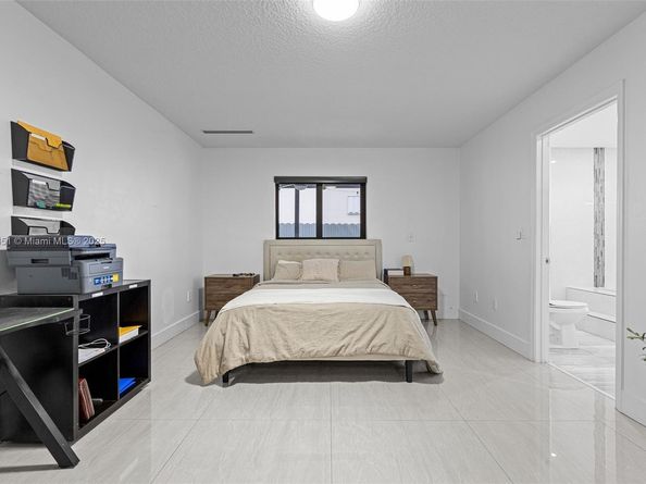 8705 NW 150th Ter, Miami Lakes FL 33018