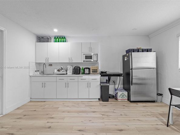 8705 NW 150th Ter, Miami Lakes FL 33018