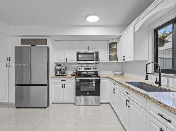 8705 NW 150th Ter, Miami Lakes FL 33018