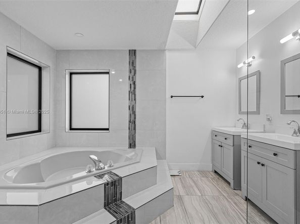 8705 NW 150th Ter, Miami Lakes FL 33018