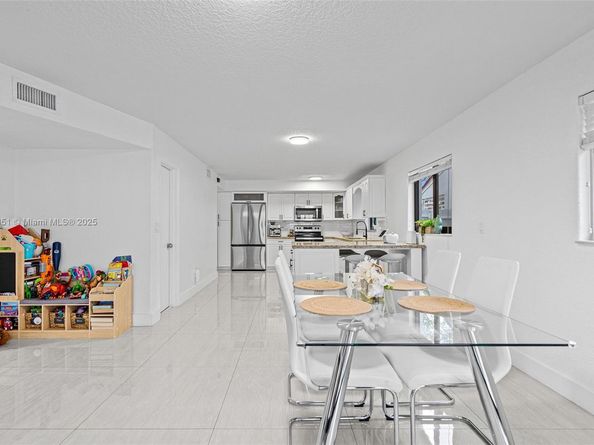 8705 NW 150th Ter, Miami Lakes FL 33018