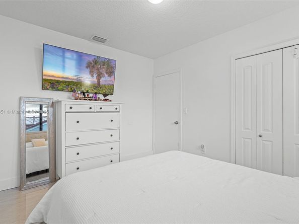 8705 NW 150th Ter, Miami Lakes FL 33018