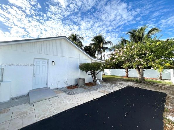 14211 SW 286th St, Homestead FL 33033