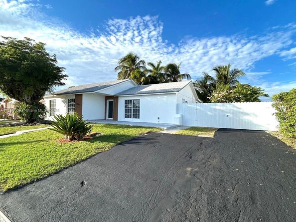 14211 SW 286th St, Homestead FL 33033