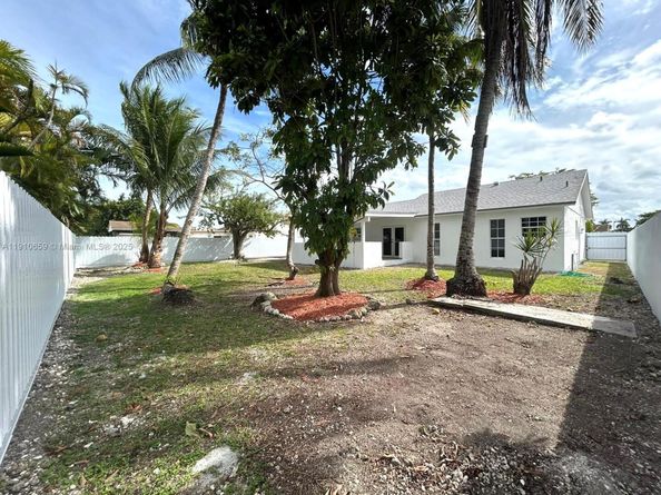 14211 SW 286th St, Homestead FL 33033