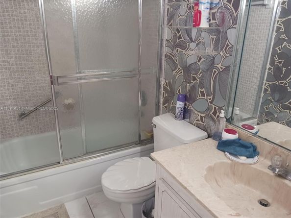 1300 St Charles Pl 311, Pembroke Pines FL 33026