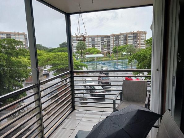 1300 St Charles Pl 311, Pembroke Pines FL 33026