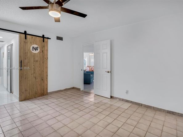 3990 NW 42nd Ave 403, Lauderdale Lakes FL 33319