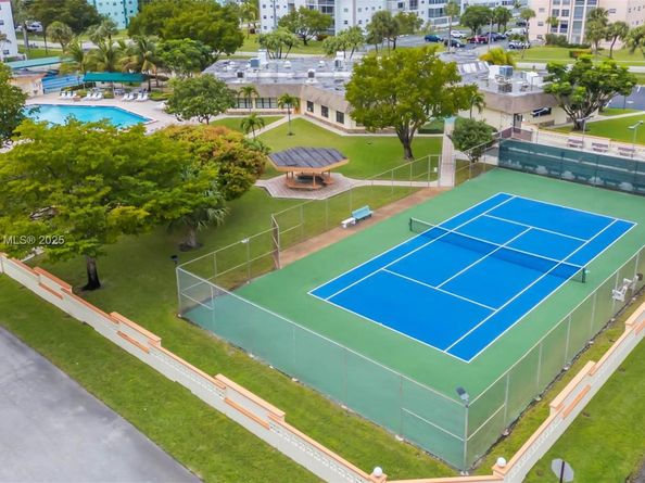 3990 NW 42nd Ave 403, Lauderdale Lakes FL 33319