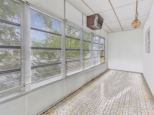 3990 NW 42nd Ave 403, Lauderdale Lakes FL 33319