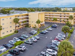 3990 NW 42nd Ave 403, Lauderdale Lakes FL 33319