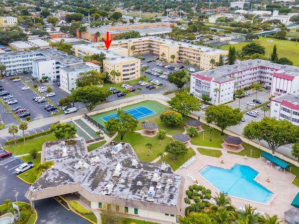 3990 NW 42nd Ave 403, Lauderdale Lakes FL 33319