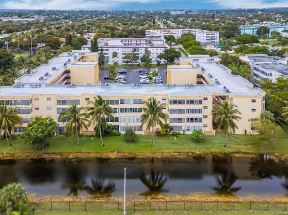 3990 NW 42nd Ave 403, Lauderdale Lakes FL 33319