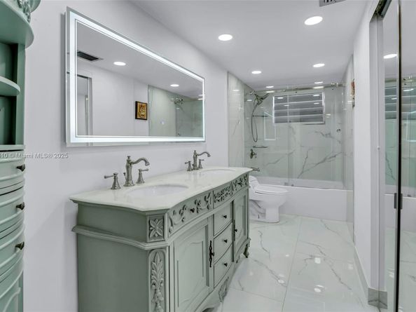 3990 NW 42nd Ave 403, Lauderdale Lakes FL 33319