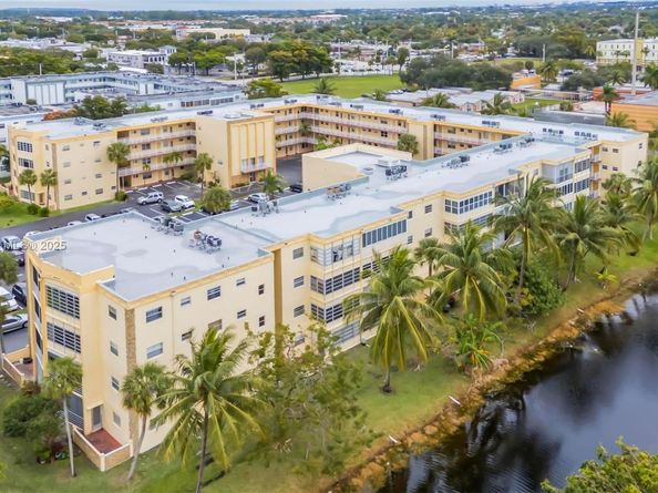 3990 NW 42nd Ave 403, Lauderdale Lakes FL 33319