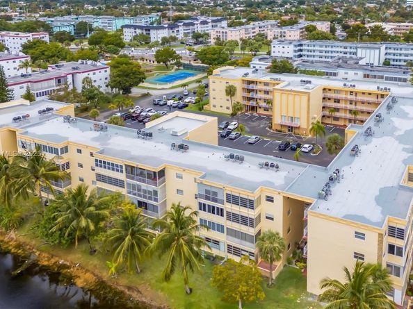 3990 NW 42nd Ave 403, Lauderdale Lakes FL 33319