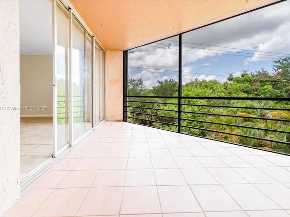 3100 N Pine Island Rd 305, Sunrise FL 33351