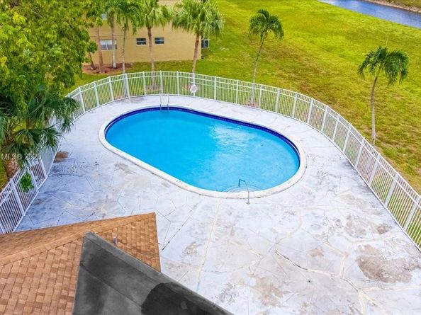 3100 N Pine Island Rd 305, Sunrise FL 33351