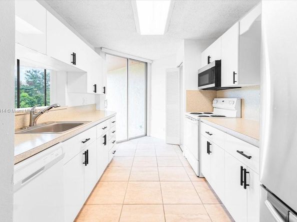 3100 N Pine Island Rd 305, Sunrise FL 33351