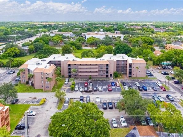 3100 N Pine Island Rd 305, Sunrise FL 33351