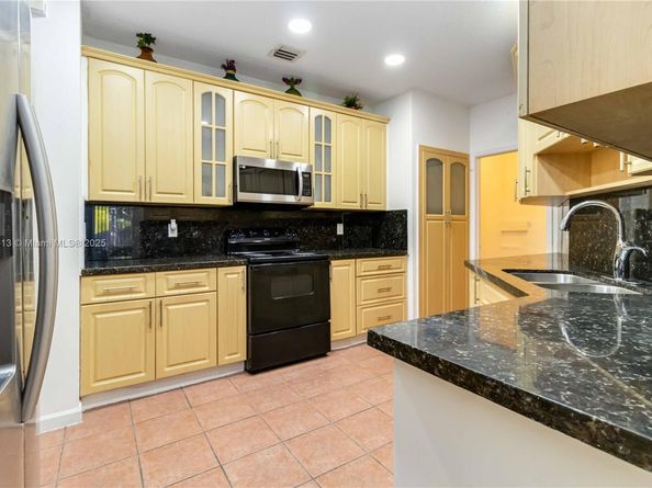 1958 NW 100th Ave, Pembroke Pines FL 33024