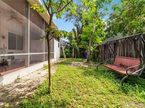1958 NW 100th Ave, Pembroke Pines FL 33024