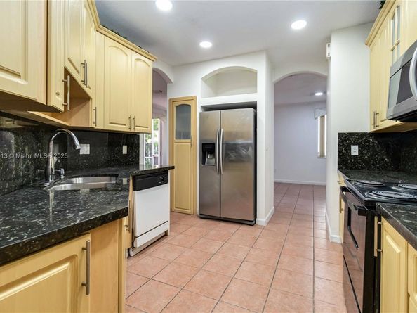 1958 NW 100th Ave, Pembroke Pines FL 33024
