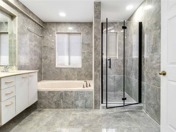 1958 NW 100th Ave, Pembroke Pines FL 33024