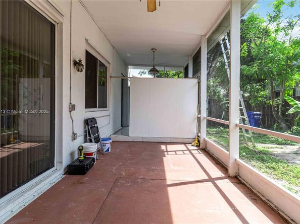 1958 NW 100th Ave, Pembroke Pines FL 33024