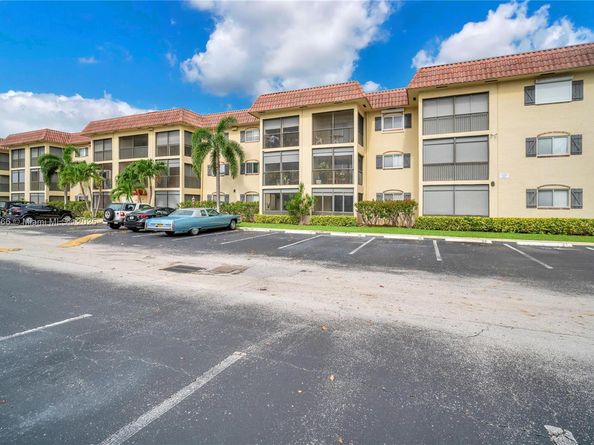 257 S Cypress Rd 416, Pompano Beach FL 33060