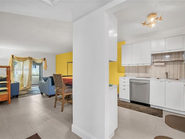 257 S Cypress Rd 416, Pompano Beach FL 33060