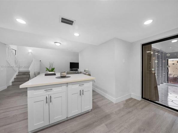 6637 NW 181st Ln, Hialeah FL 33015