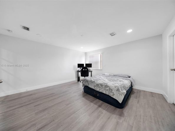 6637 NW 181st Ln, Hialeah FL 33015