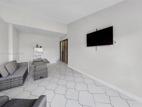 6637 NW 181st Ln, Hialeah FL 33015