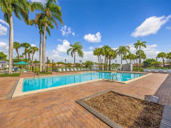6637 NW 181st Ln, Hialeah FL 33015