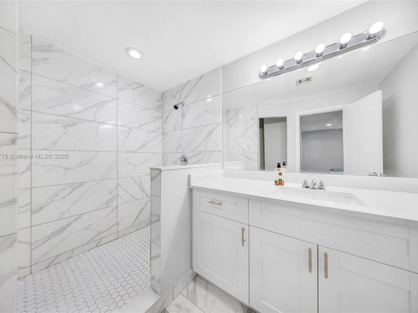 6637 NW 181st Ln, Hialeah FL 33015