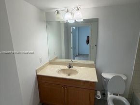 900 SW 8th St 904, Miami FL 33130