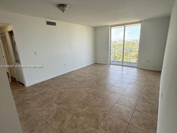 900 SW 8th St 904, Miami FL 33130