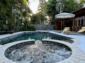 660 NE 72nd St, Miami FL 33138