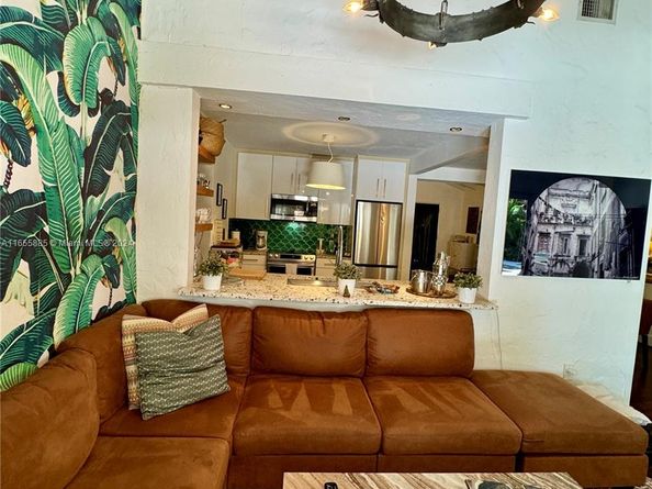 660 NE 72nd St, Miami FL 33138