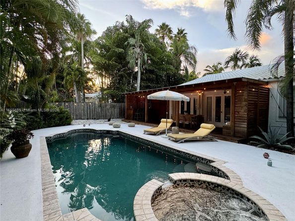 660 NE 72nd St, Miami FL 33138