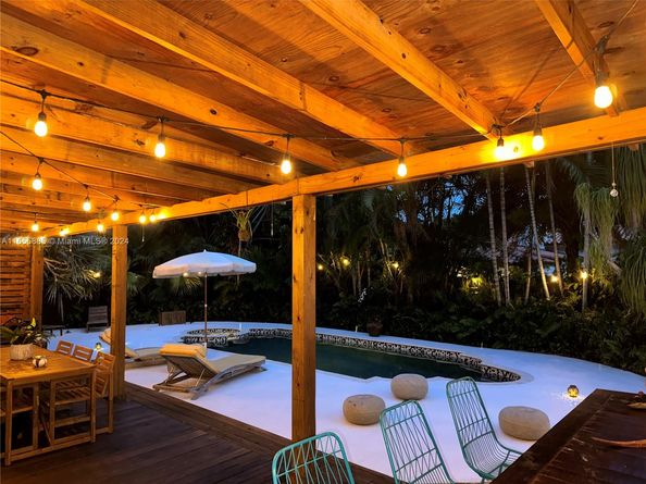 660 NE 72nd St, Miami FL 33138