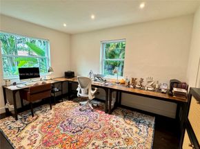 660 NE 72nd St, Miami FL 33138