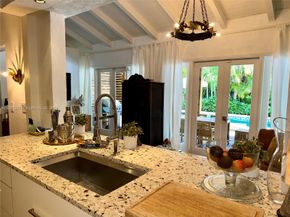 660 NE 72nd St, Miami FL 33138