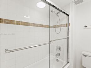 302 Lakeview Dr 203, Weston FL 33326