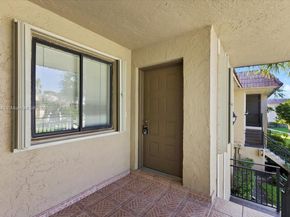 302 Lakeview Dr 203, Weston FL 33326