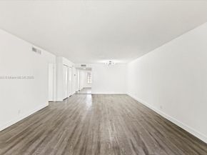302 Lakeview Dr 203, Weston FL 33326
