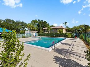 302 Lakeview Dr 203, Weston FL 33326